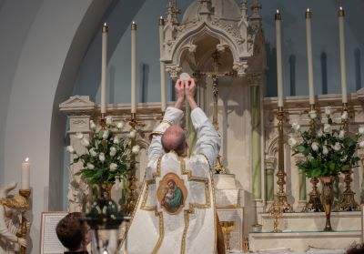 eucharist elevation resized